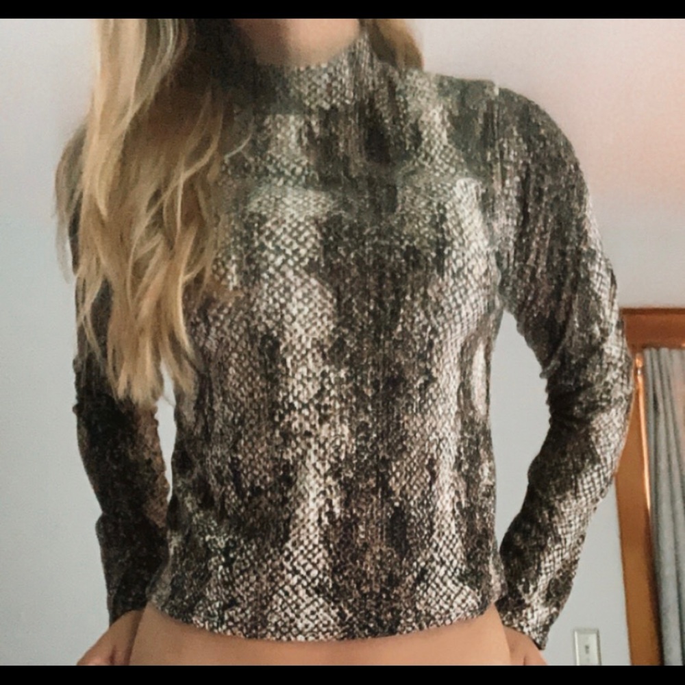 Women’s long sleeve turtleneck shirt.
